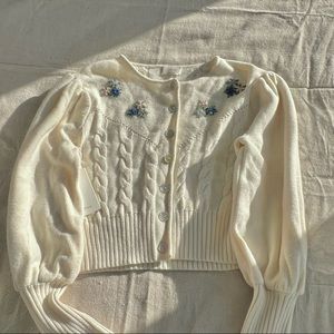 Wilfred by Aritzia “Canto” floral cable knit cardigan sweater in ivory/cream